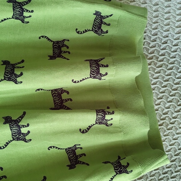 *defect* 🐅 NWT Cute Contribution Green Tiger Sweater 💚 - Picture 7 of 9